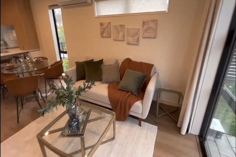 Photo of property in 2/472 West Coast Road, Glen Eden, Auckland, 0602