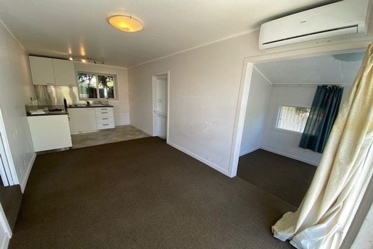 Photo of property in 24 Tiri Tiri Road, Birkdale, Auckland, 0626