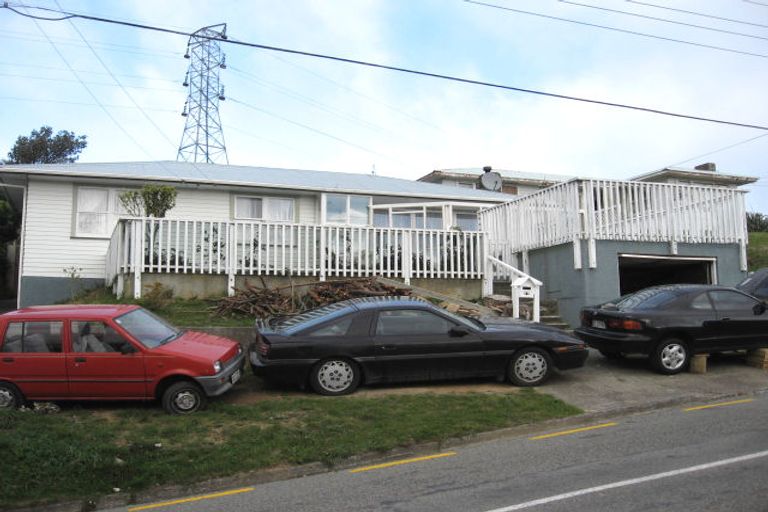 Photo of property in 17 Link Road, Newlands, Wellington, 6037