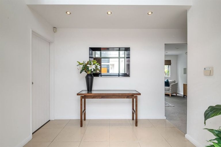 Photo of property in 27 Aorangi Place, Birkenhead, Auckland, 0626