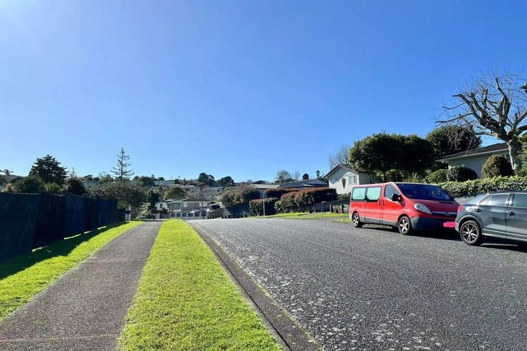 Photo of property in 2/49 Zita Maria Drive, Massey, Auckland, 0614