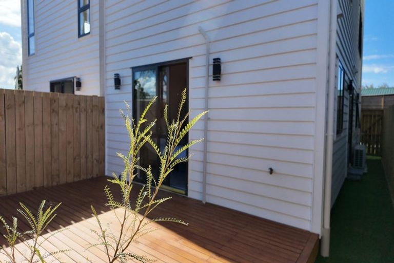 Photo of property in 6/684 Te Atatu Road, Te Atatu Peninsula, Auckland, 0610