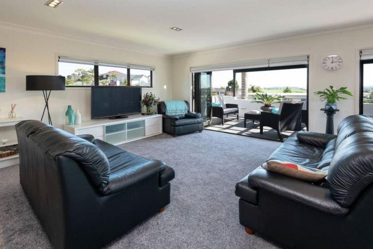 Photo of property in 2 Copperfield Terrace, Mellons Bay, Auckland, 2014