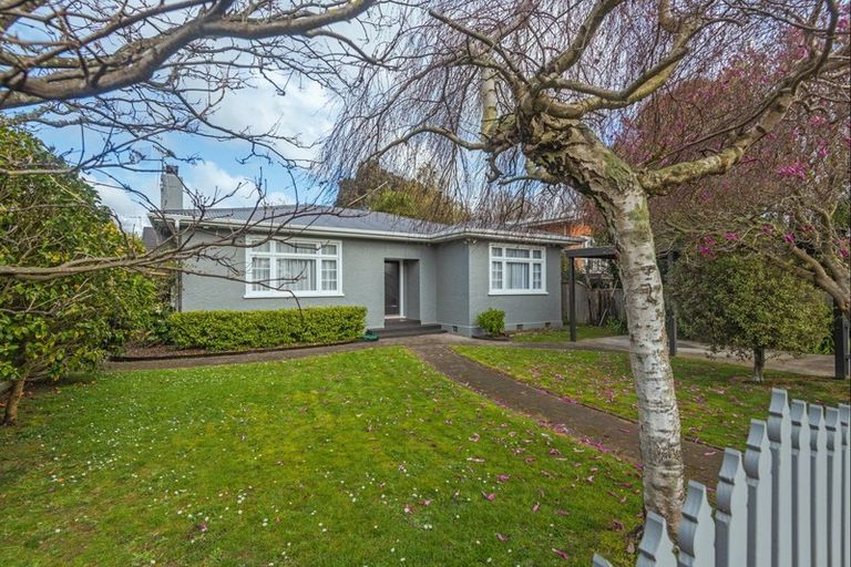 Photo of property in 10 Hardie Street, Hokowhitu, Palmerston North, 4410