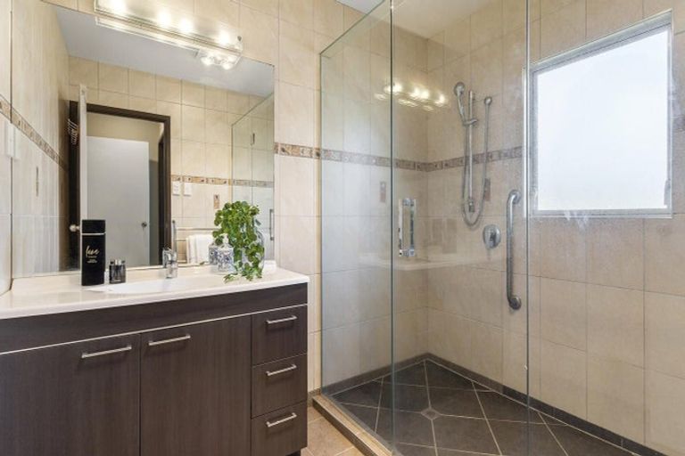 Photo of property in 14 Steeple Rise, Pakuranga, Auckland, 2010