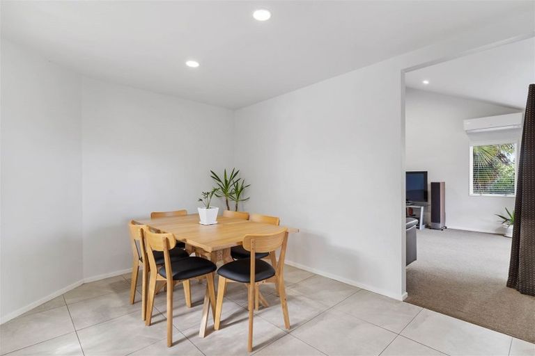 Photo of property in 11 Tyrico Close, Unsworth Heights, Auckland, 0632