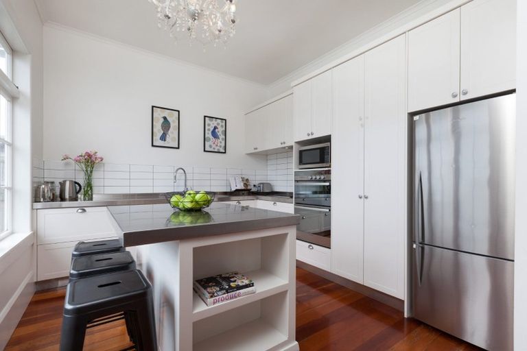 Photo of property in 87 Pendarves Street, New Plymouth, 4310