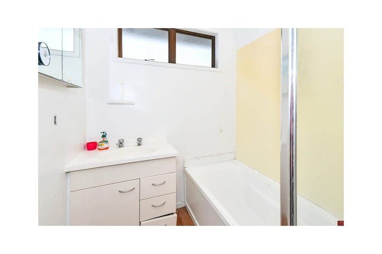 Photo of property in 1/24 Burundi Avenue, Clendon Park, Auckland, 2103