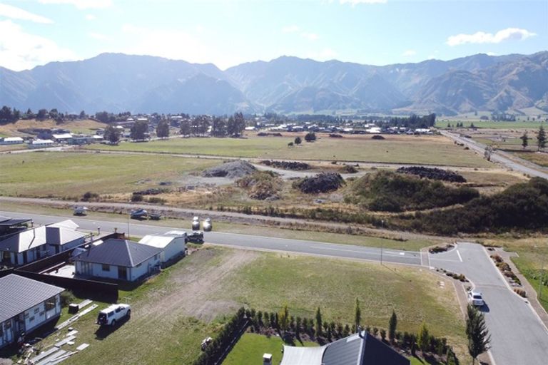 Photo of property in 24 Swan Street, Lake Hawea, 9382