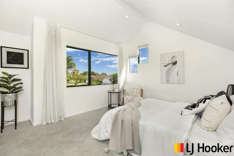 Photo of property in 82 Glenross Drive, Wattle Downs, Auckland, 2103