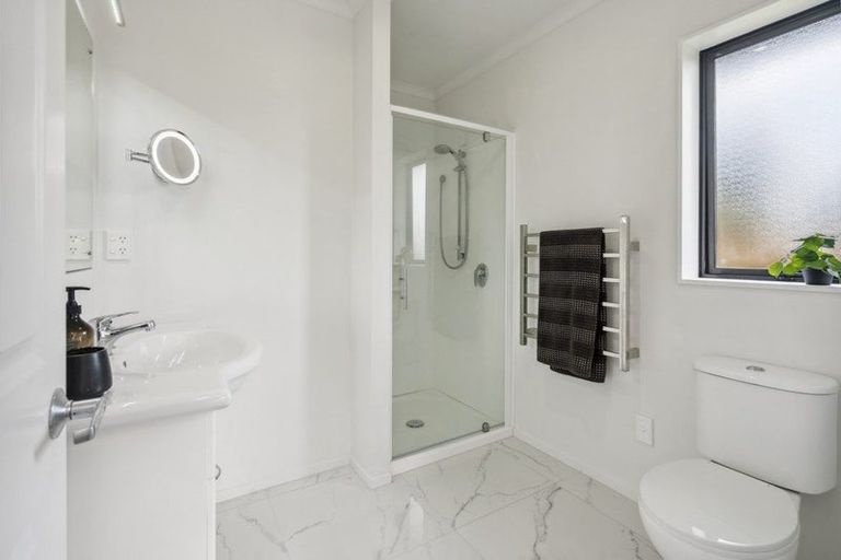 Photo of property in 41 King Charles Drive, Kingsley Heights, Upper Hutt, 5018