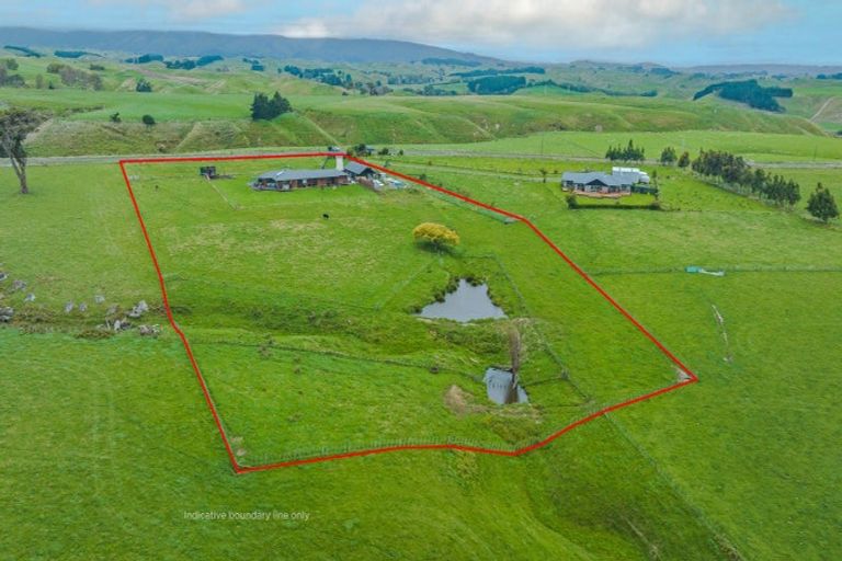 Photo of property in 1061 Taonui Road, Colyton, Feilding, 4775