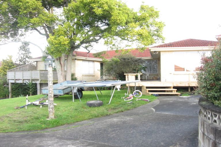 Photo of property in 73 Mellons Bay Road, Mellons Bay, Auckland, 2014