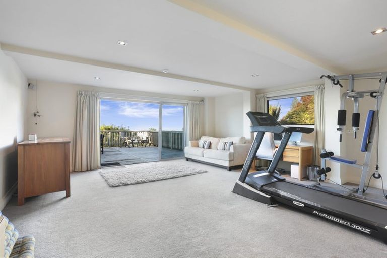 Photo of property in 535 Scenic Drive, Waiatarua, Auckland, 0612