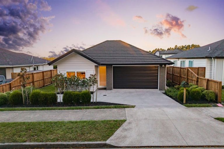 Photo of property in 103 Station Road, Kumeu, 0891