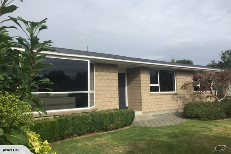 Photo of property in 6 Canberra Place, Redwood, Christchurch, 8051