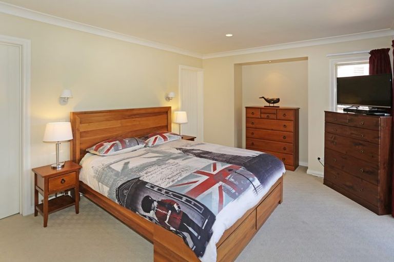 Photo of property in 2 Nita Place, The Gardens, Auckland, 2105