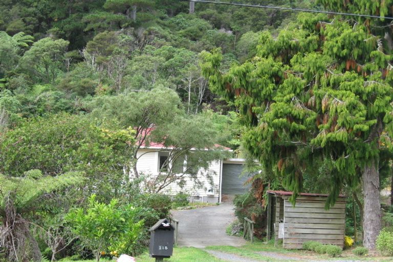 Photo of property in 115 Pinehaven Road, Pinehaven, Upper Hutt, 5019