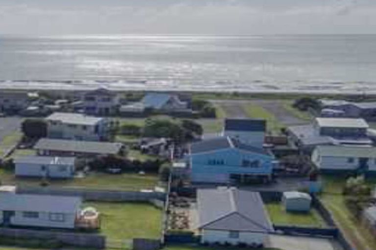 Photo of property in 27 Scott Avenue, Otaki Beach, Otaki, 5512