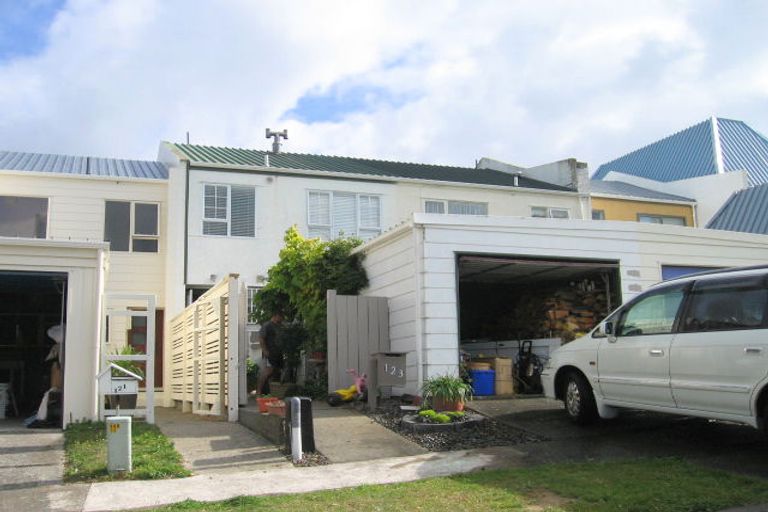 Photo of property in 123-127 Akaroa Drive, Maupuia, Wellington, 6022