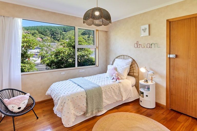 Photo of property in 16b Saint Edmund Crescent, Tawa, Wellington, 5028