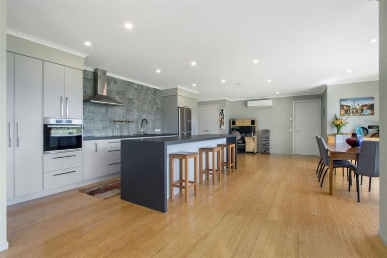 Photo of property in 13 Riverside Place, Katikati, 3129