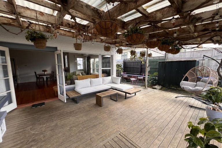 Photo of property in 13 Kent Road, Regent, Whangarei, 0112