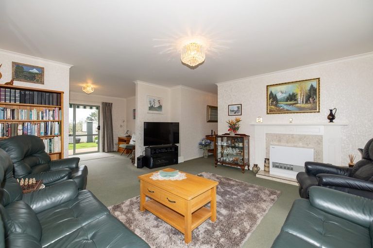 Photo of property in 14 Shelter Grove, Frankleigh Park, New Plymouth, 4310