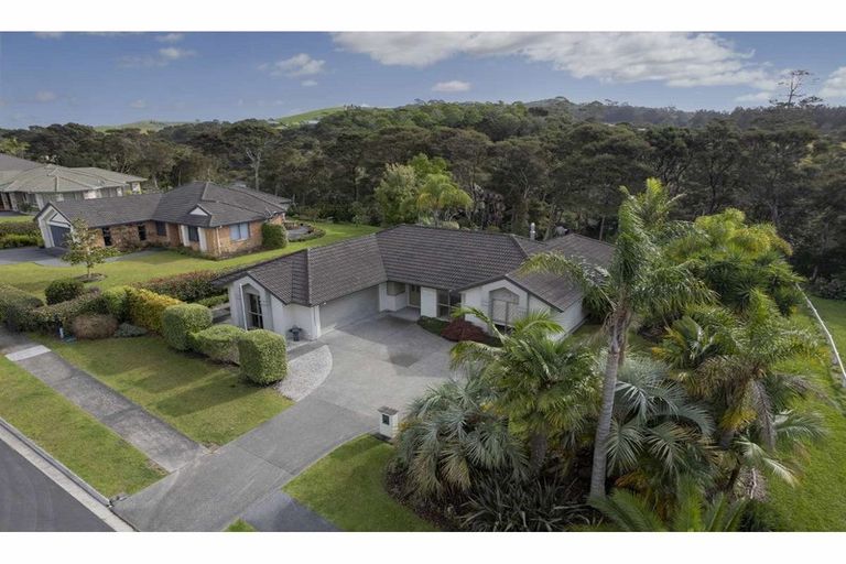 Photo of property in 16 Spinnaker Point, Haruru, 0204