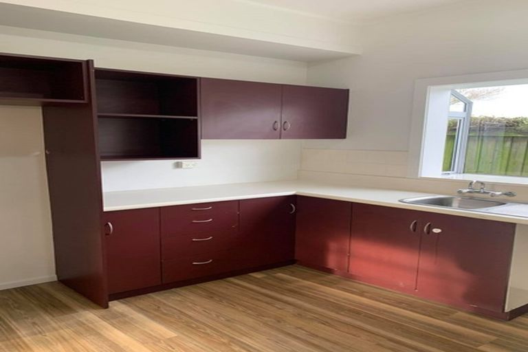 Photo of property in 16 Wainoni Road, Wainoni, Christchurch, 8061