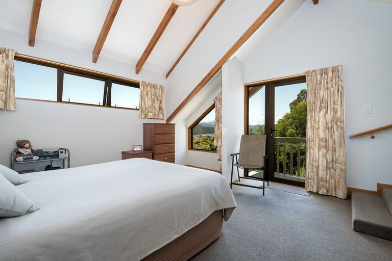 Photo of property in 18 Moana View Road, Waikawa, Picton, 7220