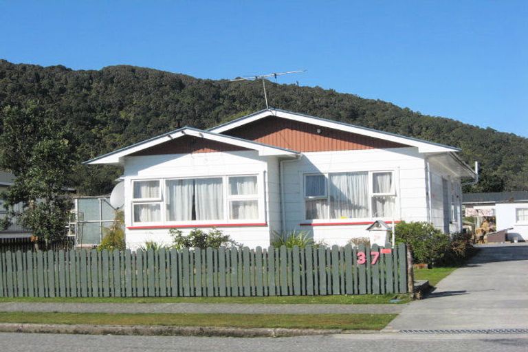 Photo of property in 37 Richmond Street, Cobden, Greymouth, 7802