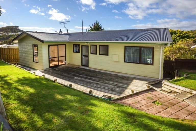 Photo of property in 71 Omapere Street, Whitby, Porirua, 5024