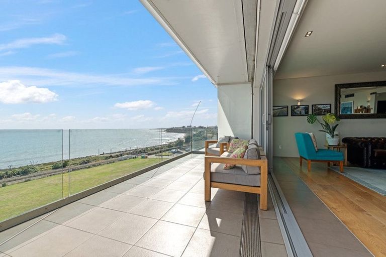 Photo of property in The Reef, 93 Saint Aubyn Street, New Plymouth, 4310