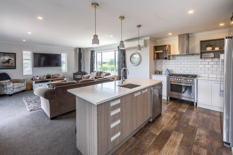 Photo of property in 6 Burnham School Road, Rolleston, 7614