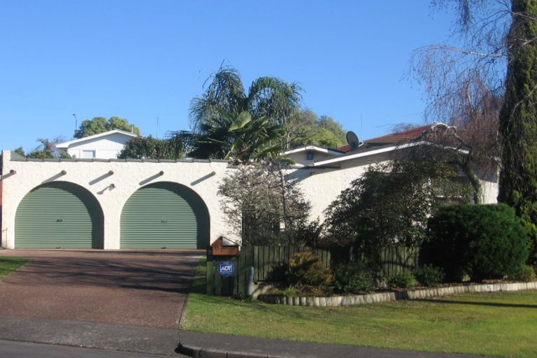 Photo of property in 6 Bellfield Road, Opaheke, Papakura, 2113