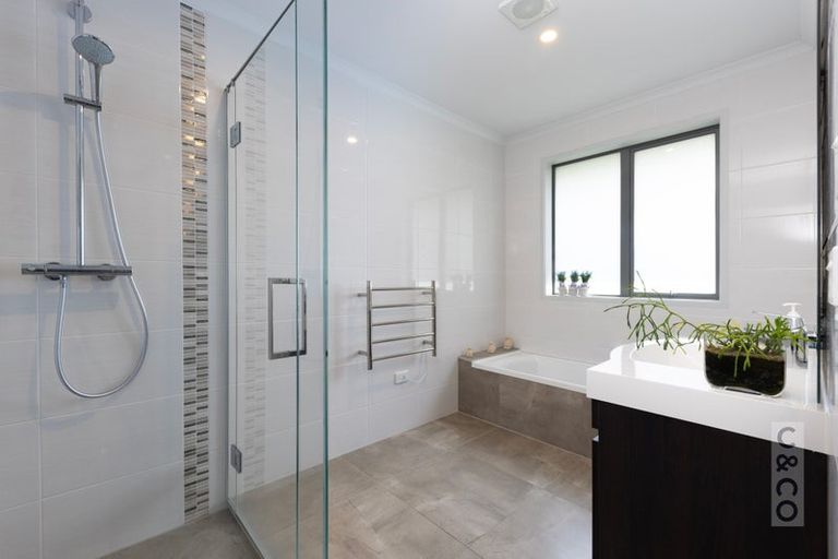 Photo of property in 4 School Road, Riverhead, 0820