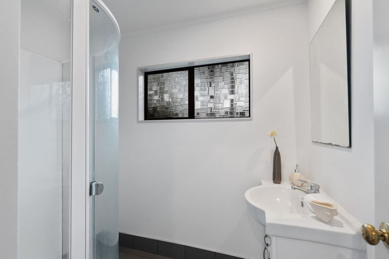 Photo of property in 2/67 West Coast Road, Glen Eden, Auckland, 0602