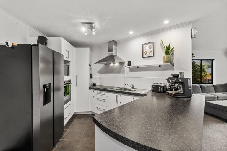 Photo of property in 18 Rosella Drive, Welcome Bay, Tauranga, 3112