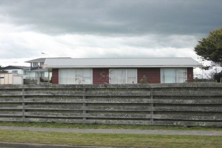 Photo of property in 54 Kahukura Avenue, Waitarere Beach, Levin, 5510