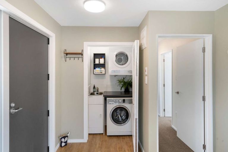 Photo of property in 2/126a Middlepark Road, Sockburn, Christchurch, 8042