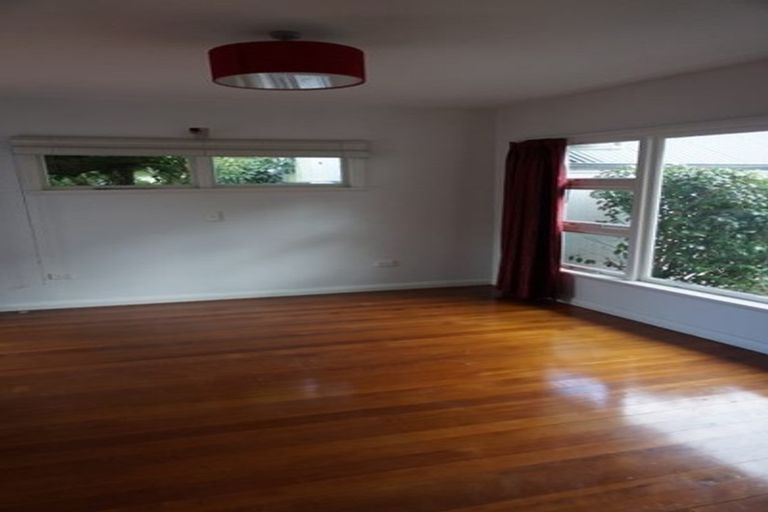 Photo of property in 215 Memorial Avenue, Burnside, Christchurch, 8053