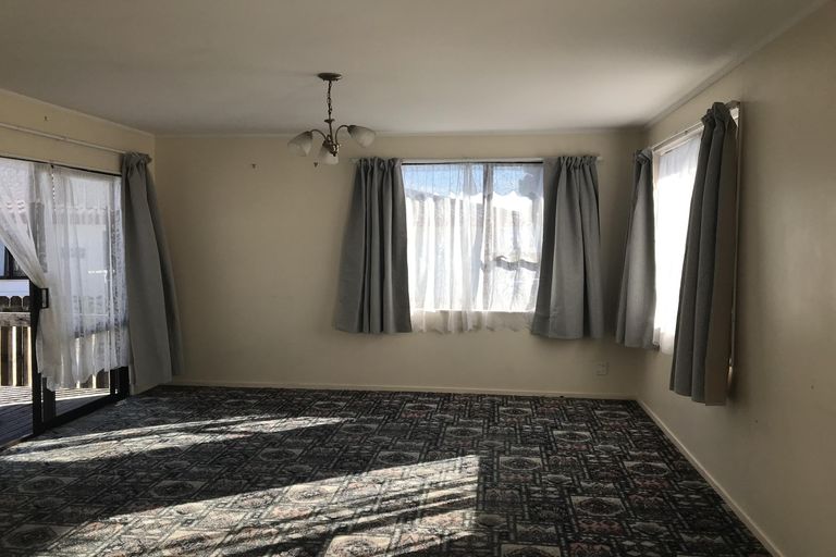 Photo of property in 2/14 Etherton Drive, Weymouth, Auckland, 2103