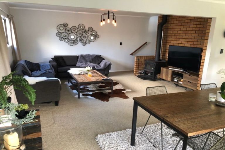 Photo of property in 2 Millen Place, Clarks Beach, 2122