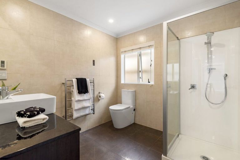 Photo of property in 5 Wye Oak Drive, Schnapper Rock, Auckland, 0632