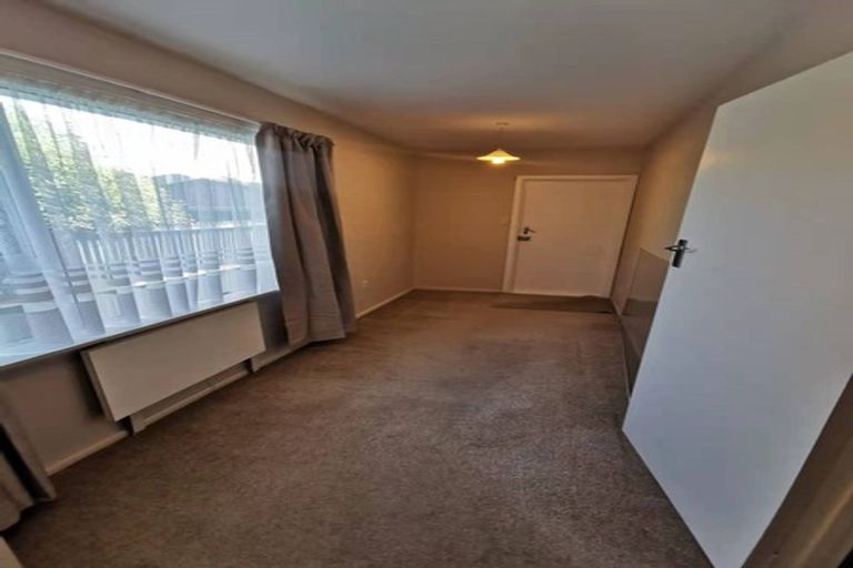 Photo of property in 2/11 Manor Place, Bryndwr, Christchurch, 8053