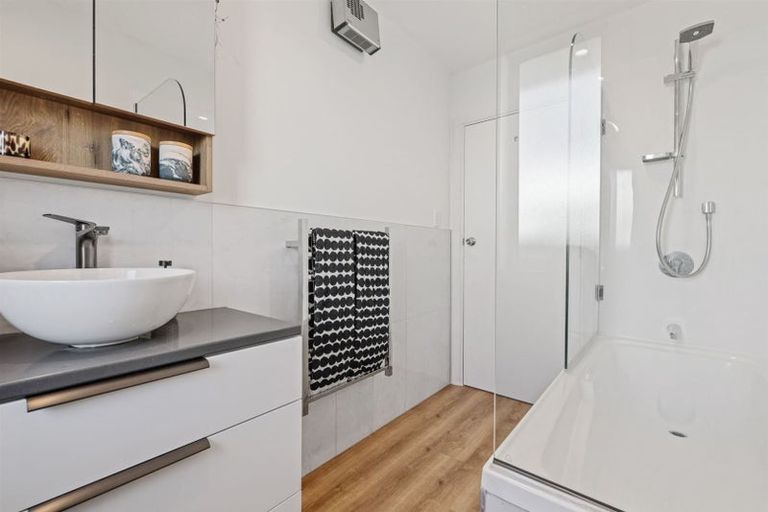 Photo of property in 208 Wairakei Road, Bryndwr, Christchurch, 8053