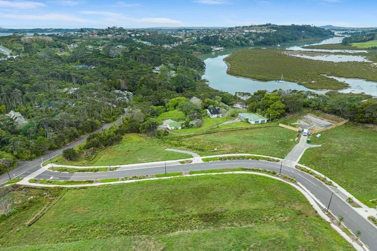 Photo of property in 15 Awanui Road, Red Beach, 0932