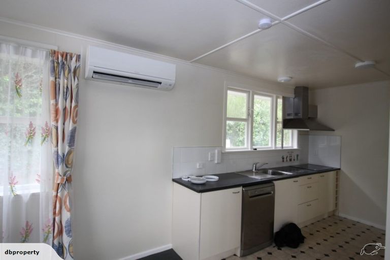 Photo of property in 47 Link Road, Newlands, Wellington, 6037