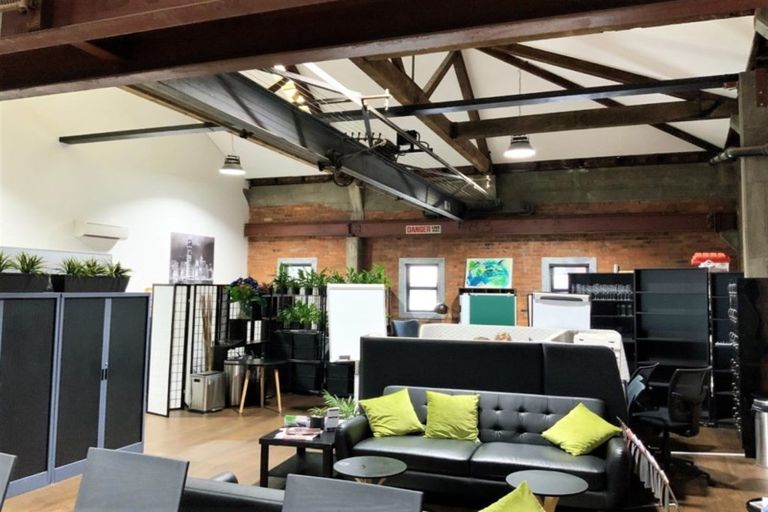 Photo of property in 1 Davy Street, Carterton, 5713